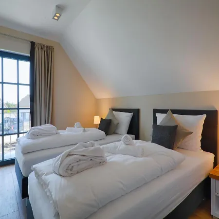 度假居 Reetland Am - Luxus Reetdachvilla Mit 3 Schlafzimmern, Sauna Und Kamin F18