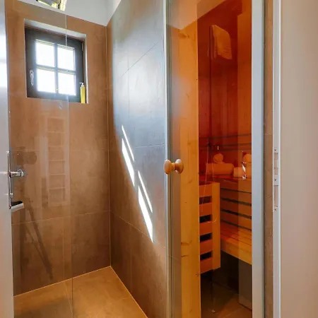 Reetland Am - Luxus Reetdachvilla Mit 3 Schlafzimmern, Sauna Und Kamin F18 度假居 *