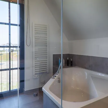 度假居 Reetland Am - Luxus Reetdachvilla Mit 3 Schlafzimmern, Sauna Und Kamin F18