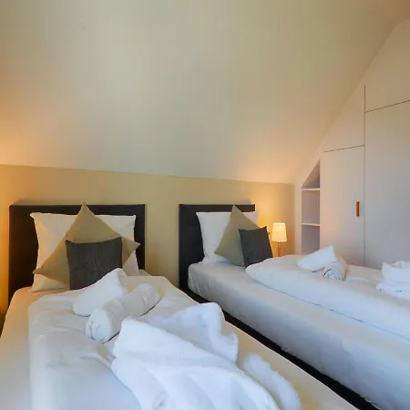 Reetland Am - Luxus Reetdachvilla Mit 3 Schlafzimmern, Sauna Und Kamin F18 * 德兰斯克