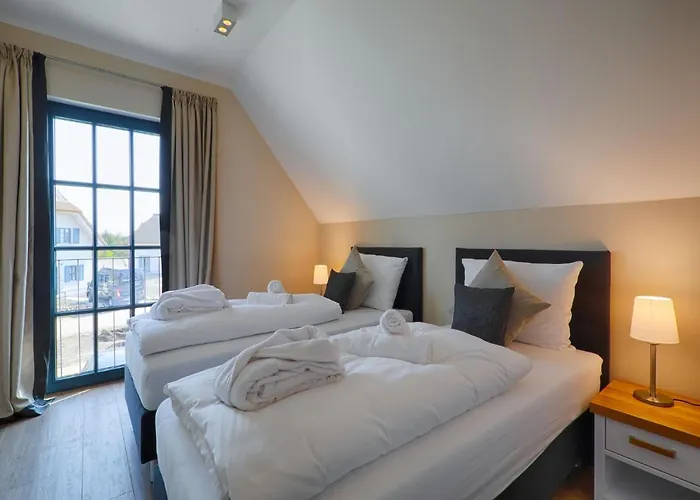 Feriehus Reetland Am - Luxus Reetdachvilla Mit 3 Schlafzimmern, Sauna Und Kamin F18