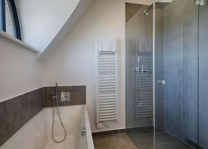 Reetland Am - Luxus Reetdachvilla Mit 3 Schlafzimmern, Sauna Und Kamin F18