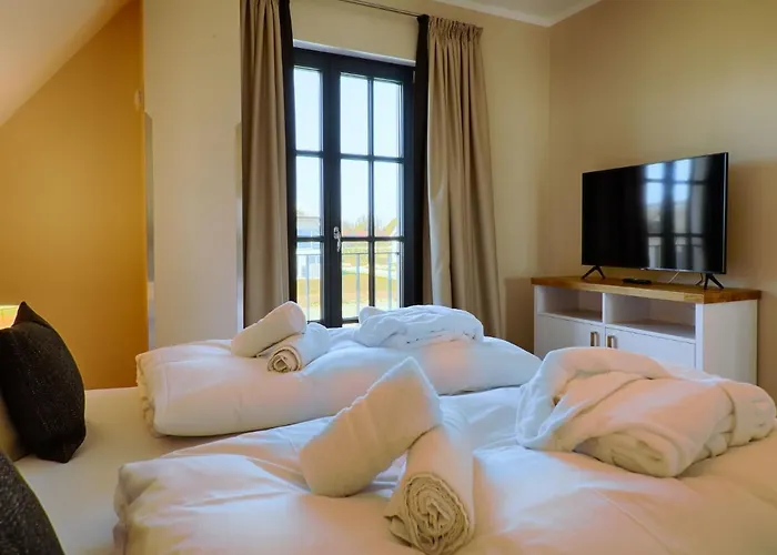 Feriehus Reetland Am - Luxus Reetdachvilla Mit 3 Schlafzimmern, Sauna Und Kamin F18 *