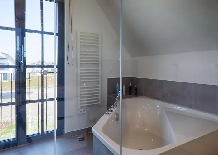 Feriehus Reetland Am - Luxus Reetdachvilla Mit 3 Schlafzimmern, Sauna Und Kamin F18