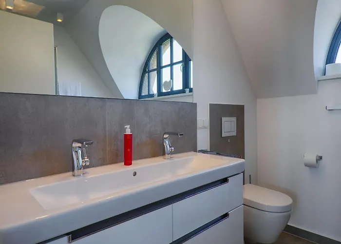 Reetland Am - Luxus Reetdachvilla Mit 3 Schlafzimmern, Sauna Und Kamin F18 Feriehus Dranske