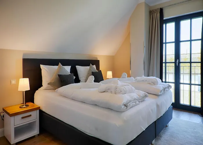 Reetland Am - Luxus Reetdachvilla Mit 3 Schlafzimmern, Sauna Und Kamin F18 Feriehus