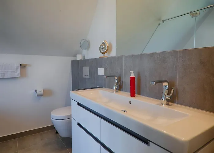 Feriehus Reetland Am - Luxus Reetdachvilla Mit 3 Schlafzimmern, Sauna Und Kamin F18 *